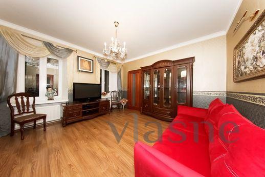 Large apartment in the center by the sea, Odessa - apartment by the day