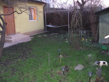 Сдам гостевой домик студию.
 С хорошим ремонтом и мебелью +T
