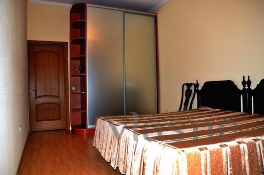 Comfortable two-bedroom apartment, Kyiv - apartment by the day