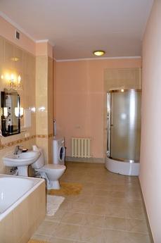 Comfortable two-bedroom apartment, Kyiv - apartment by the day