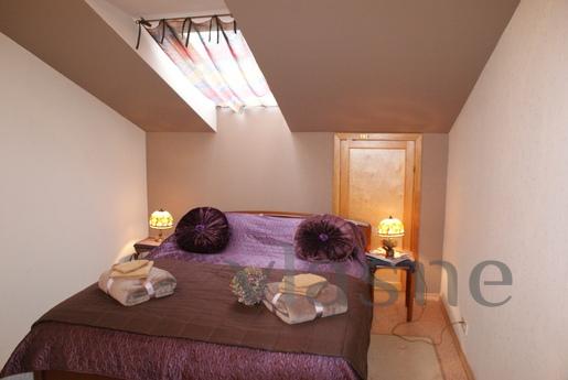 Rent a 2nd floor loft apartment 5-room apartment in the cent