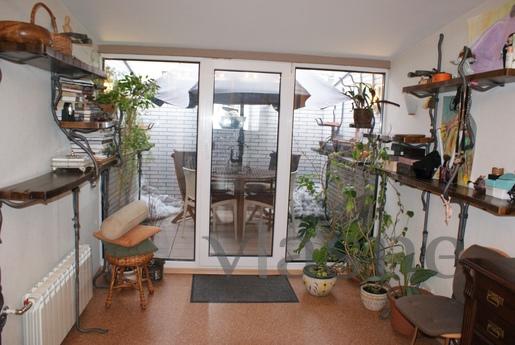 attic floor in the quiet center, Kyiv - apartment by the day