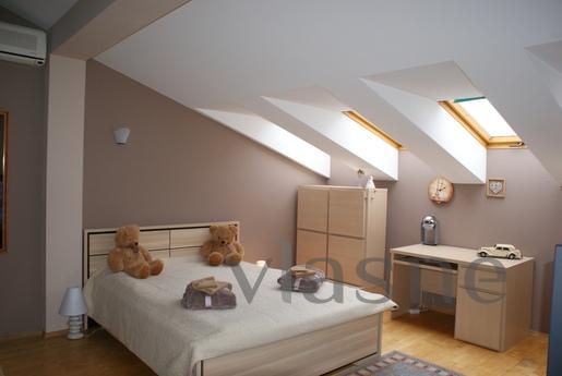 attic floor in the quiet center, Kyiv - apartment by the day