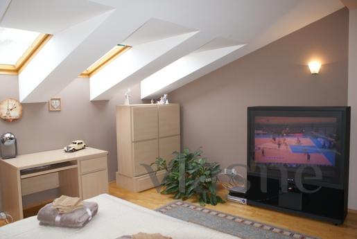 attic floor in the quiet center, Kyiv - apartment by the day
