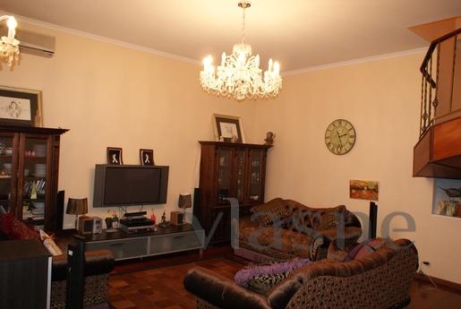 attic floor in the quiet center, Kyiv - apartment by the day
