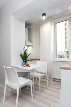 Bright 1-room studio 3 min. from metro Y, Kharkiv - apartment by the day