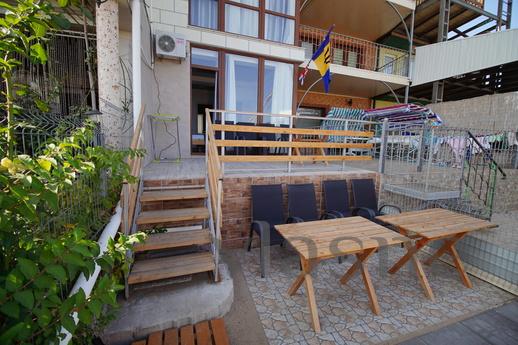 Apartments in a house on the sand-gorgeo, Chernomorsk (Illichivsk) - apartment by the day