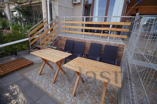 Apartments in a house on the sand-gorgeo, Chernomorsk (Illichivsk) - apartment by the day