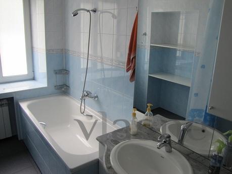 2-bedroom apartment, Kyiv - apartment by the day