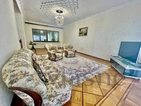 HOUSE-GREENERY 50m from the sea, Mykolaivka - apartment by the day