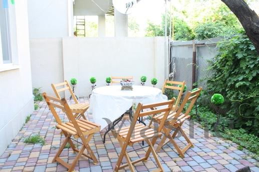 Rent a room in a 6 room mini-hotel Surrender a room or floor in 6 separate rooms by type of min