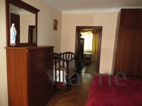 Two rooms in a mansion 10 min. from the , Lviv - apartment by the day