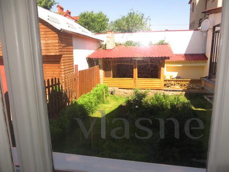 Two rooms in a mansion 10 min. from the , Lviv - apartment by the day
