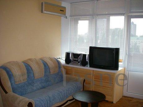 Center of the city renovated sleeps 4, Kyiv - apartment by the day