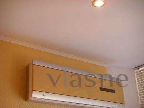 Center of the city renovated sleeps 4, Kyiv - apartment by the day