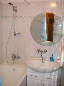 Center of the city renovated sleeps 4, Kyiv - apartment by the day
