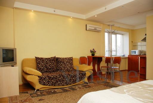 metro Polytechnic Institute (5 min walk). One bedroom apartm