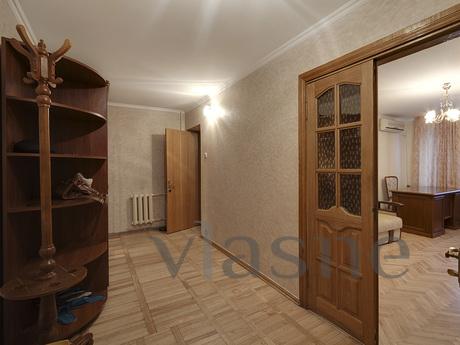 Large comfortable apartment, Kyiv - apartment by the day