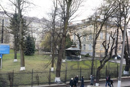 Двухкомнатная на четверых в самом центре, Львов - квартира посуточно
