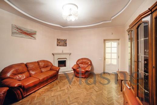 Large apartment for six trehkom, Lviv - apartment by the day