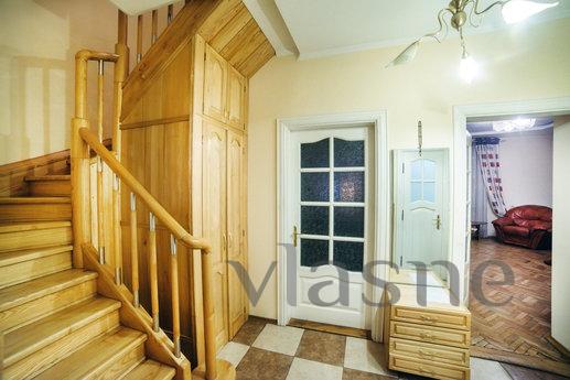 Large apartment for six trehkom, Lviv - apartment by the day