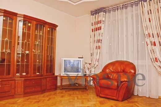 Large apartment for six trehkom, Lviv - apartment by the day