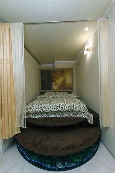 Classic apartment, metro Vasilkovskaya, Kyiv - apartment by the day