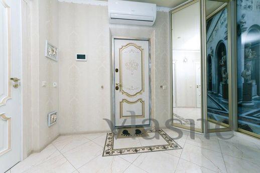 Classic apartment, metro Vasilkovskaya, Kyiv - apartment by the day