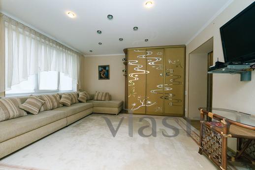 Apartment in the center, Kyiv - apartment by the day