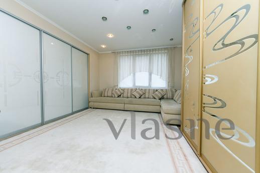 Apartment in the center, Kyiv - apartment by the day