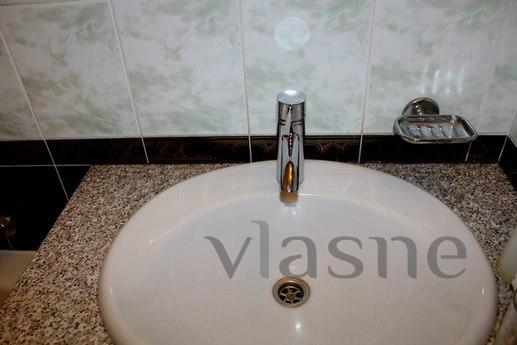 Luxury 2-bedroom apartment with WI-FI!, Dnipro (Dnipropetrovsk) - apartment by the day