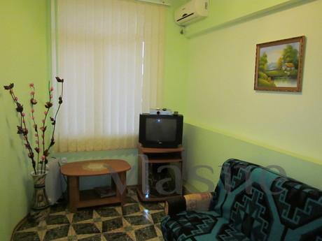 Rent a room at the sea at any time, Yalta - apartment by the day