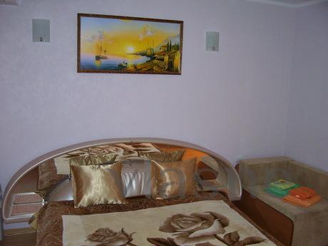 Rent a room at the sea at any time, Yalta - apartment by the day