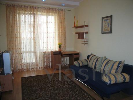 I rent a 3-room apartment (pl.Peremoghy, Circus) Dmytrivs'ka
