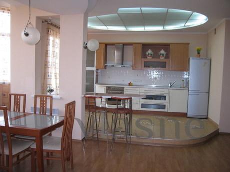 VIP-Q3 Center, Circus, Dmytrivs'ka,13а, Kyiv - apartment by the day
