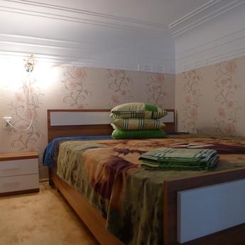 Holiday Property in the center of Yalta, Yevpatoriya - apartment by the day