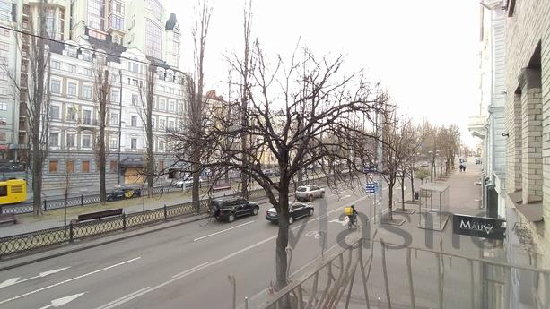 1 room, Cozy apartment with a balcony, Киев - квартира посуточно