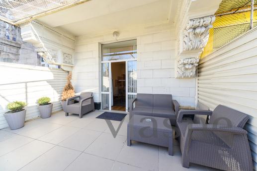 Apartment with a terrace on Khreshchatyk, Kyiv - apartment by the day