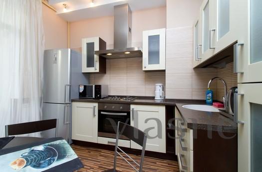 Basseinaya Str. 17, Kyiv - apartment by the day