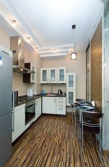 Basseinaya Str. 17, Kyiv - apartment by the day