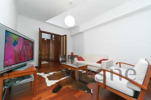 Khreshchatyk, 23, Kyiv - apartment by the day