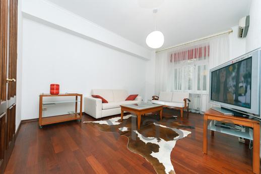 Khreshchatyk, 23, Kyiv - apartment by the day