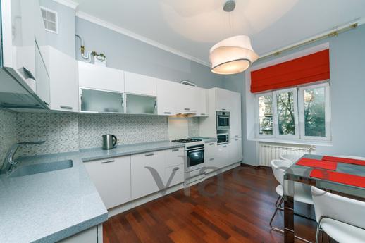 Khreshchatyk, 23, Kyiv - apartment by the day