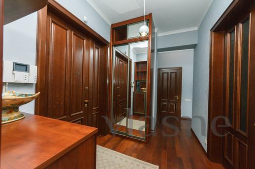 Khreshchatyk, 23, Kyiv - apartment by the day