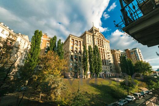 Khreshchatyk, 23, Kyiv - apartment by the day