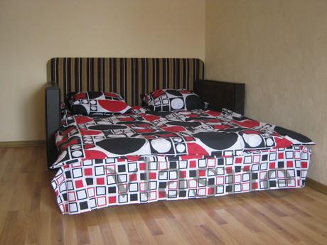 Daily rent one-room apartment in Kiev, refrigerator, closet,