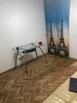 2 комнатная квартира возле метро, Киев - квартира посуточно