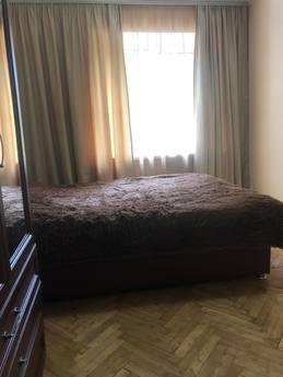 2 комнатная квартира возле метро, Киев - квартира посуточно