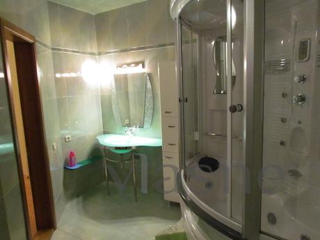 Rent one his three-room apartment, Odessa - apartment by the day