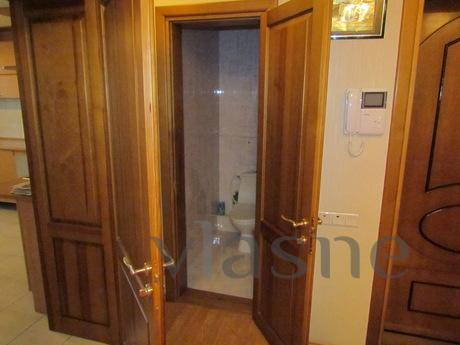 Rent one his three-room apartment, Odessa - apartment by the day